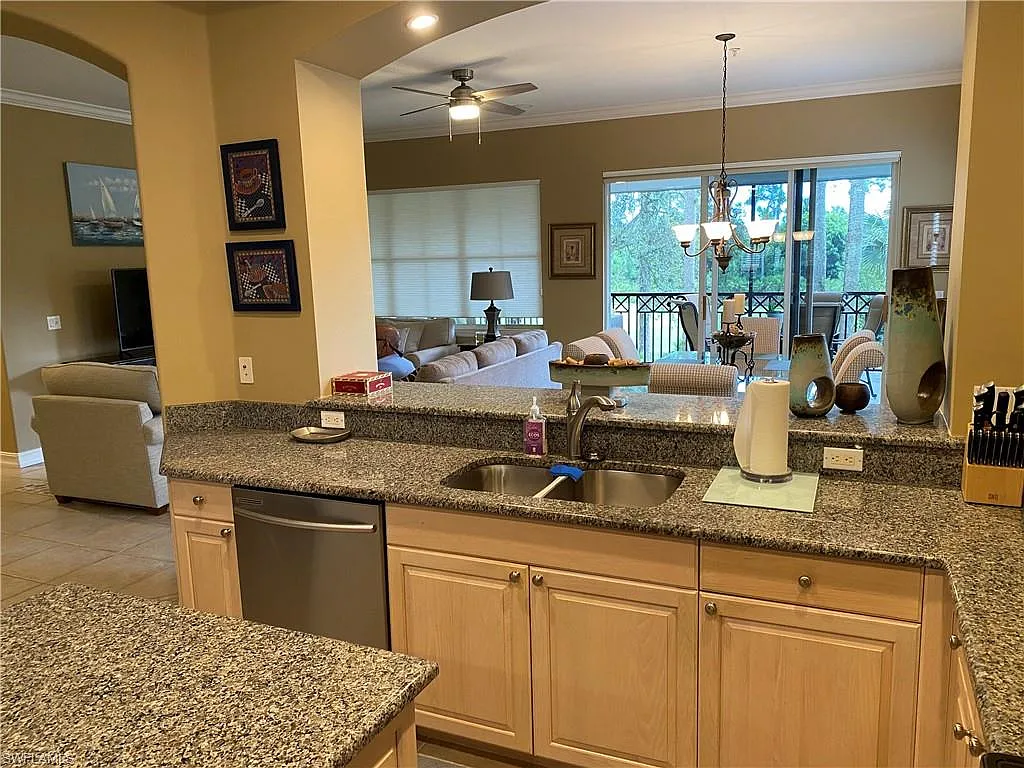 3 bed, 2.0 bath, 2256 sqft, $13,000 — Photo 2