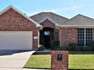 710 Crownpoint Ct, Arlington, TX 76002