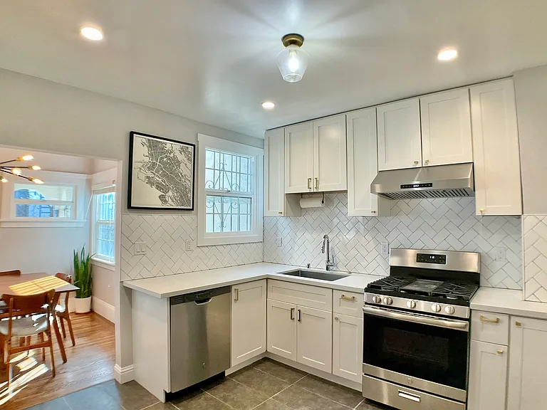 808 Templeton Ave — Photo 10