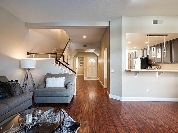 3rd image of 605 Hazelwood Way Unit D