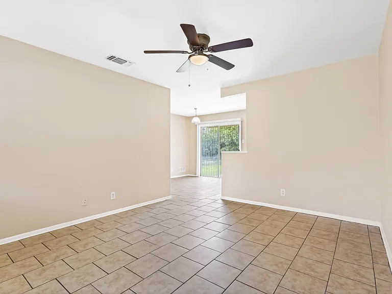 4518 Clear Spring Dr — Photo 6