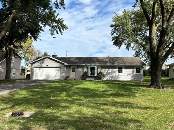 114 W 8th St, Kearney, MO 64060