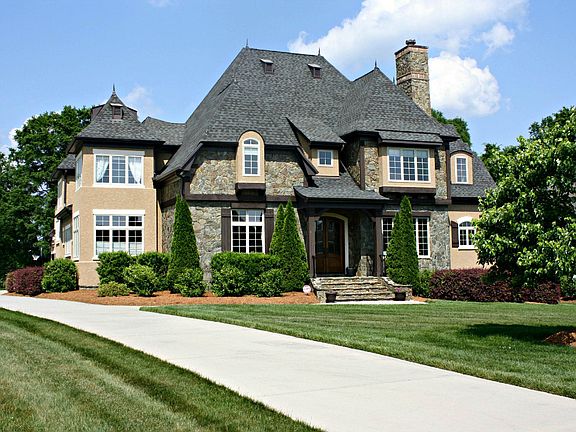 Huge Private Lot!