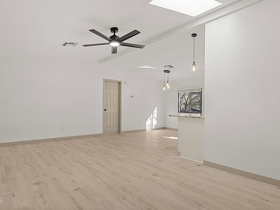 5th image of 853 N Wildflower Dr