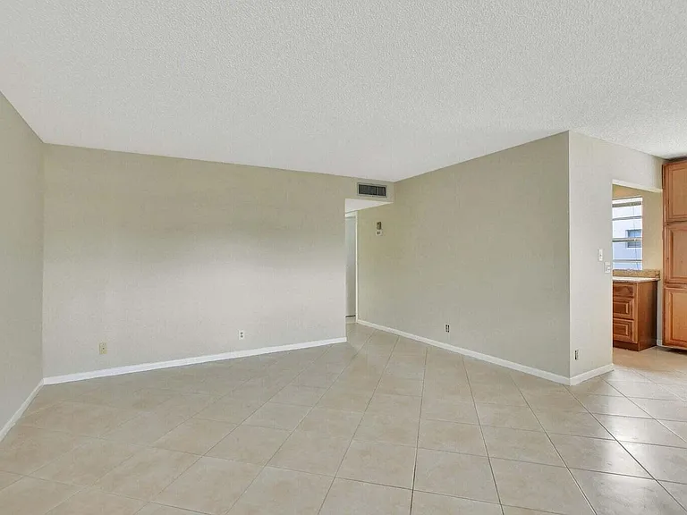 187 Normandy Ln #D — Photo 13