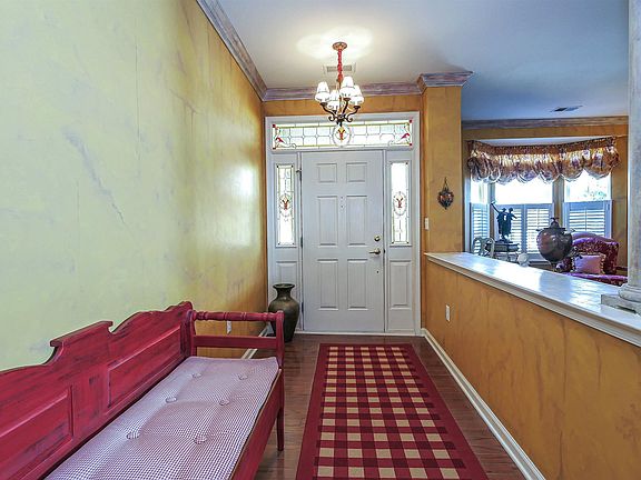 5th image of 424 Scarborough Ct