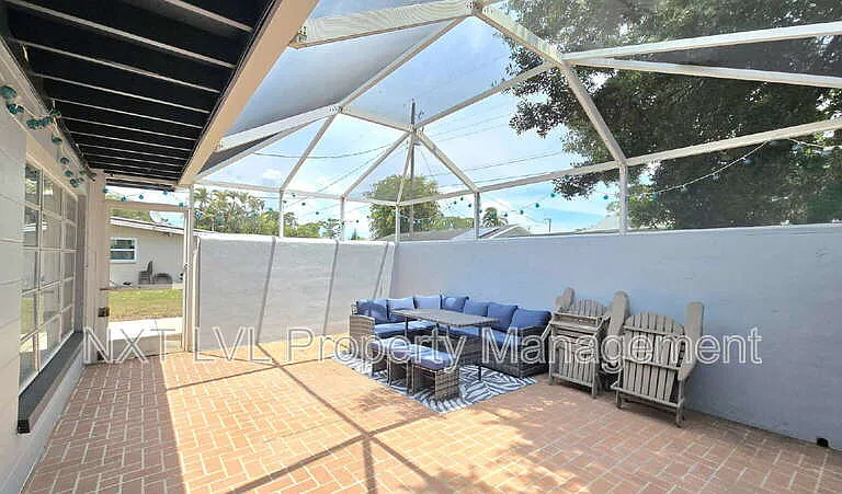 2348 Burton Ave — Photo 24