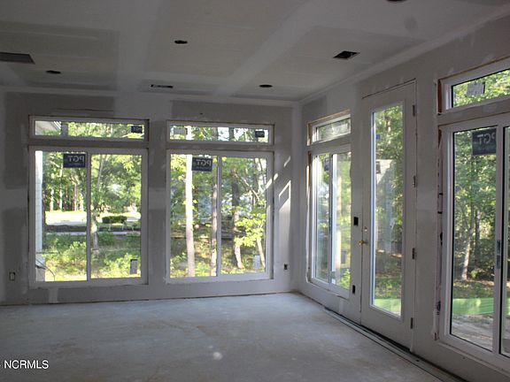 5th image of 727 Cedarhurst Drive SE