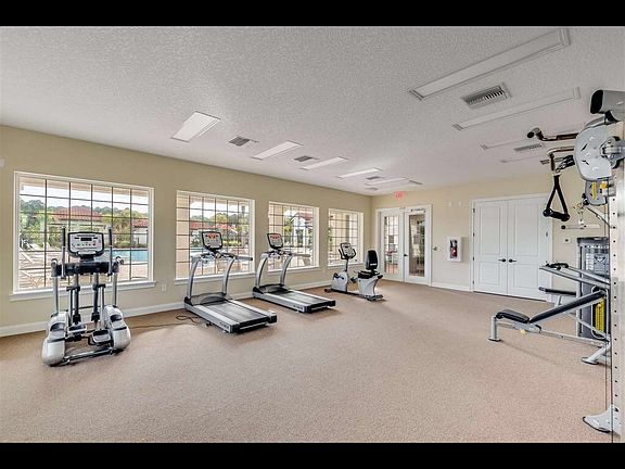 4th image of 220 Pullman Cir