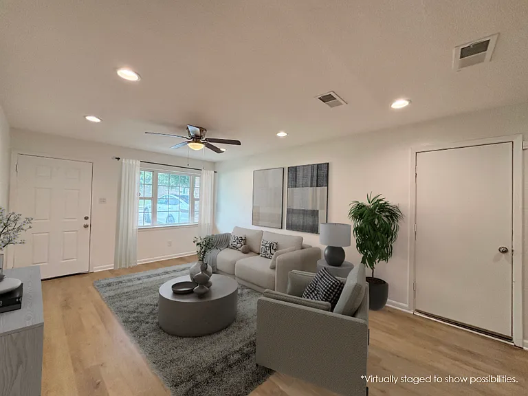 1304 Curtis Dr — Photo 2