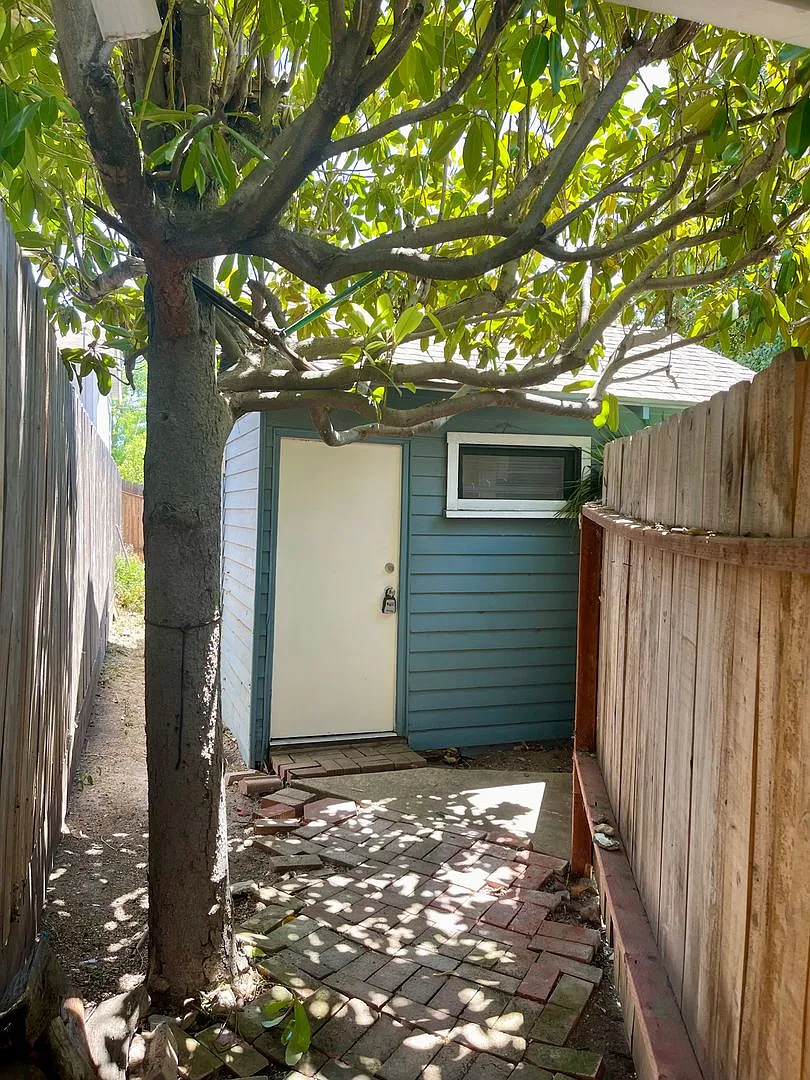 1440 Vine — Photo 1