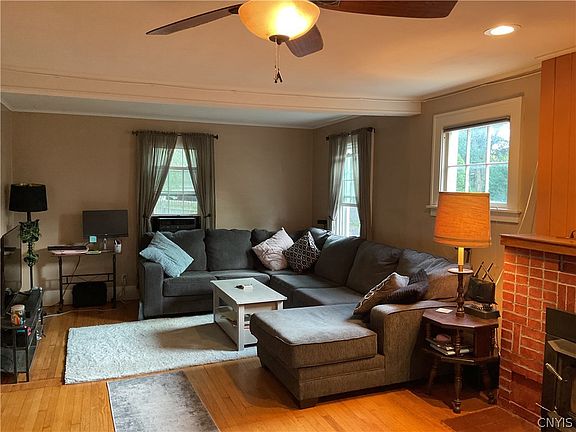 3rd image of 209 Hartford Pl