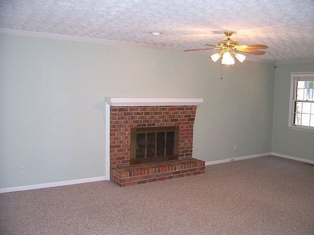 2nd image of 1430 Rhododendron Dr NW