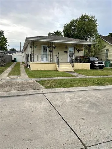 3728 Derbigny St Photo 1