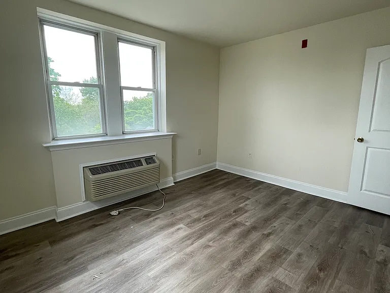 744 E Vernon Rd #D404 — Photo 12