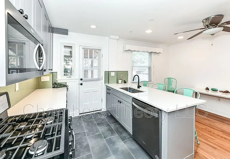 2230 Observatory Pl NW — Photo 8
