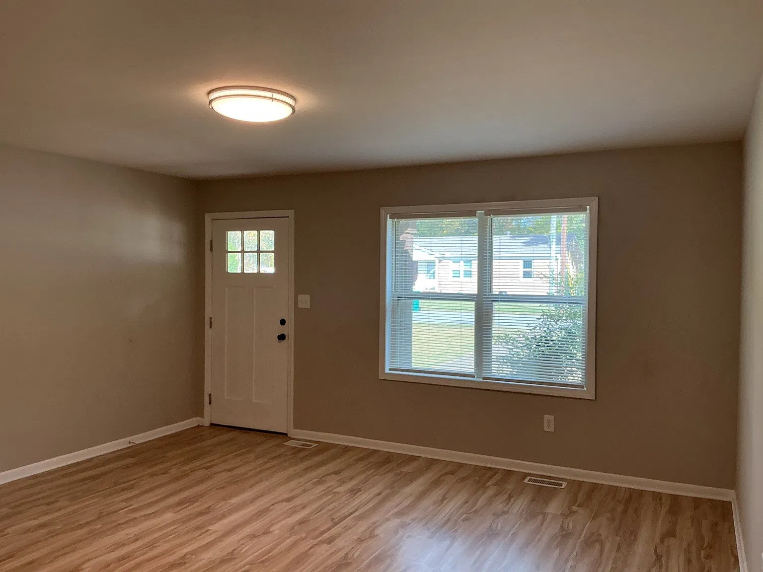 2 bed, 957 sqft, $1,100 — Photo 4