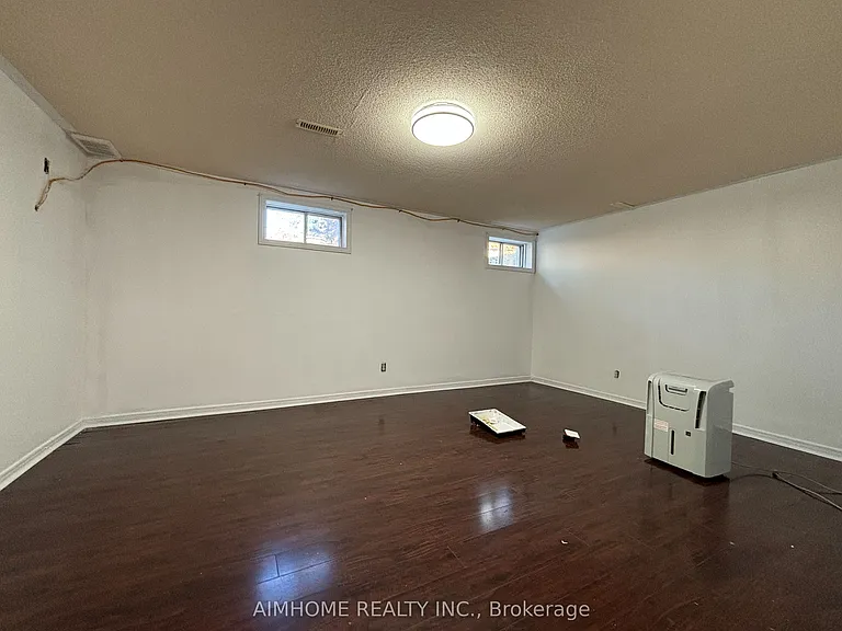 94 Broomfield Dr — Photo 9