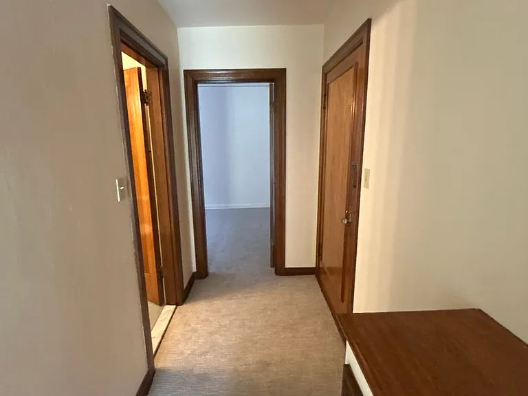 Leonard Apartments — Photo 26