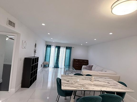 3rd image of 4060 N Hills Dr APT 31