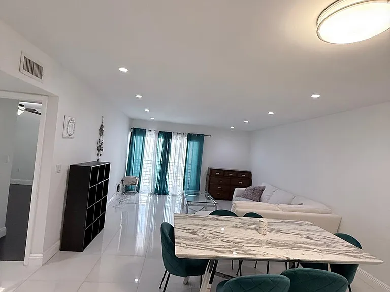 4060 N Hills Dr #31 — Photo 3