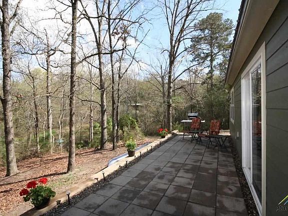 3rd image of 160 Pine Ct