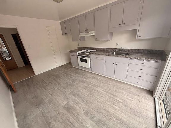 3rd image of 4611 Lincoln Way #1