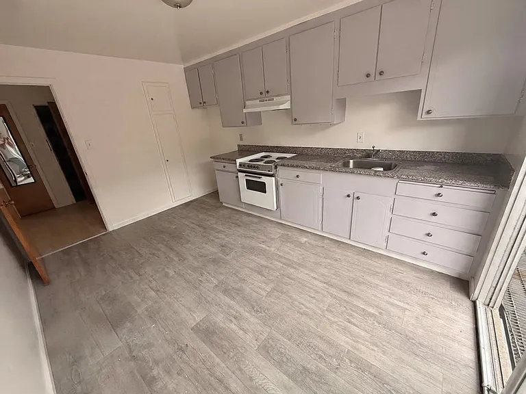 4611 Lincoln Way #1 — Photo 3