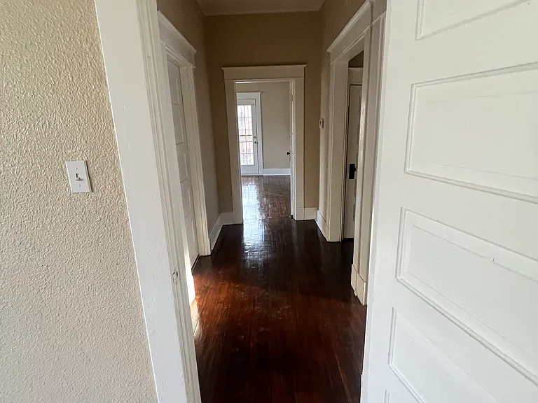 1994 Manila Ave — Photo 28