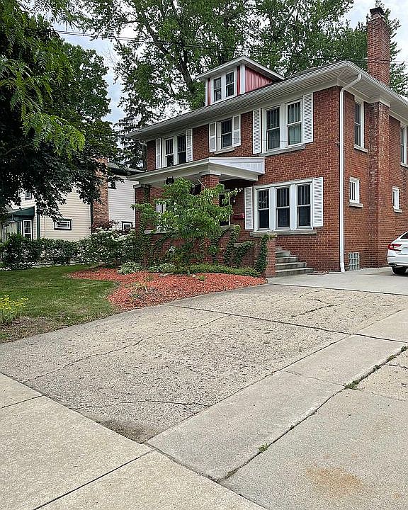 1st image of 412 E Jefferson St