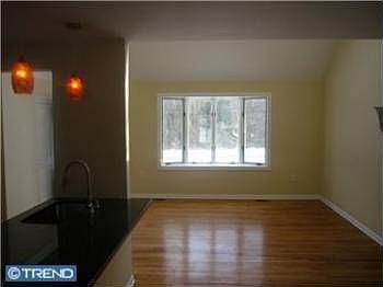5th image of 1059 Snyder Ave