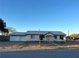 516 Stinson St, Freer, TX 78357