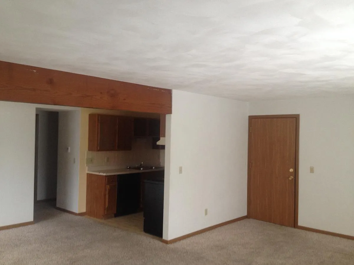 537 Vicksburg Drive — Photo 2