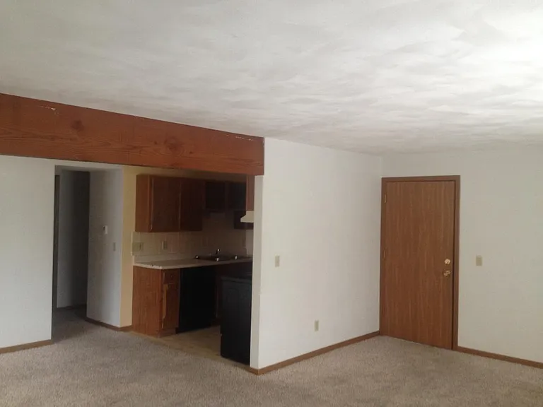 537 Vicksburg Dr #E — Photo 2
