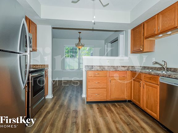 5th image of 4824 Ossington Ct