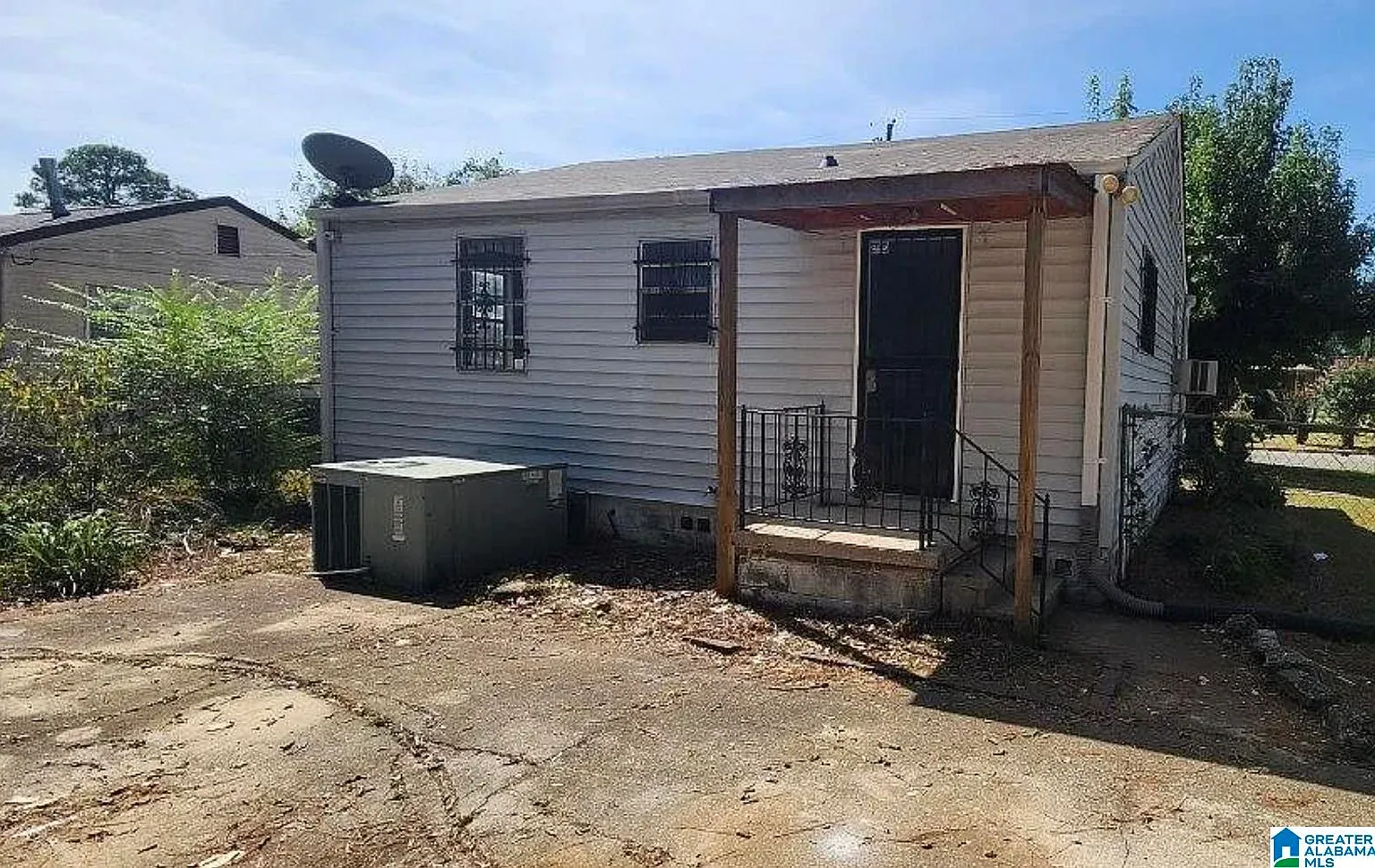 2 bed, 1.0 bath, $1,050 — Photo 2