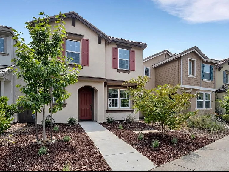 11030 International Dr — Photo 2