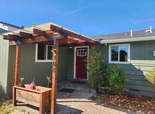 208 Corcoran Ln, Central Pt, OR 97502