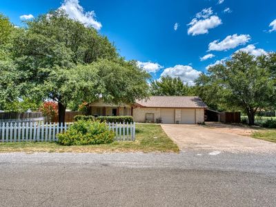 215 E Mountain View Dr., Burnet, TX, 78611