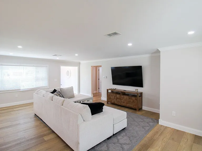 691 Russell St — Photo 25