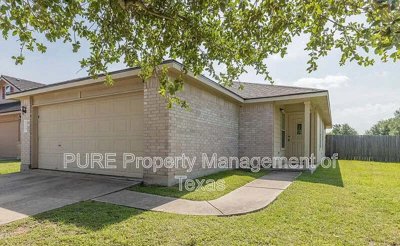 3 bed, 2.0 bath, 1200 sqft, $1,695 — Photo 2