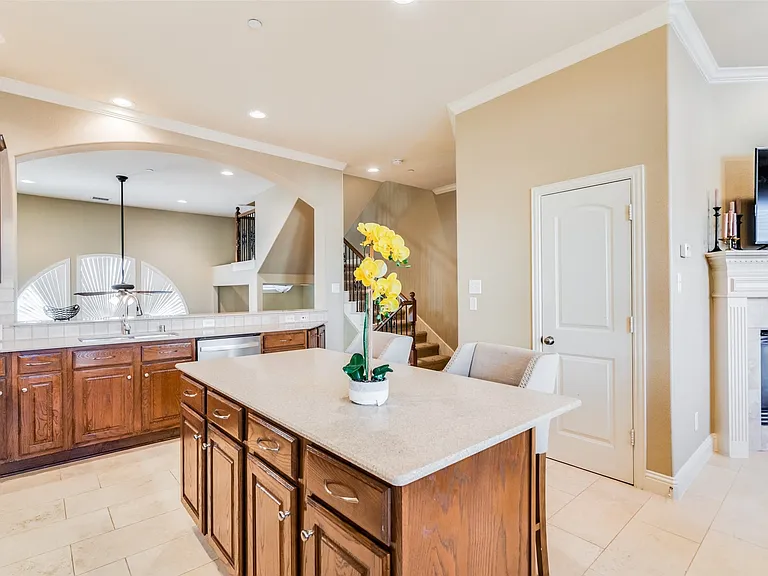 5709 Lunsford Rd — Photo 11