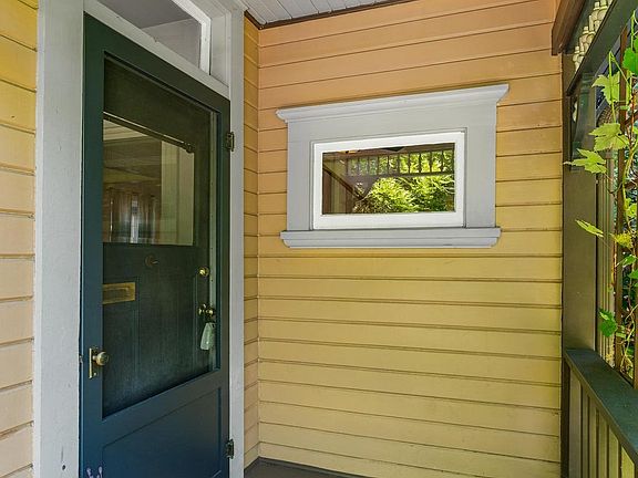 3rd image of 324 SE 13th Ave