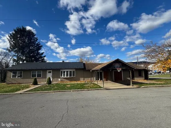 300 Locust St, Burnham, PA 17009