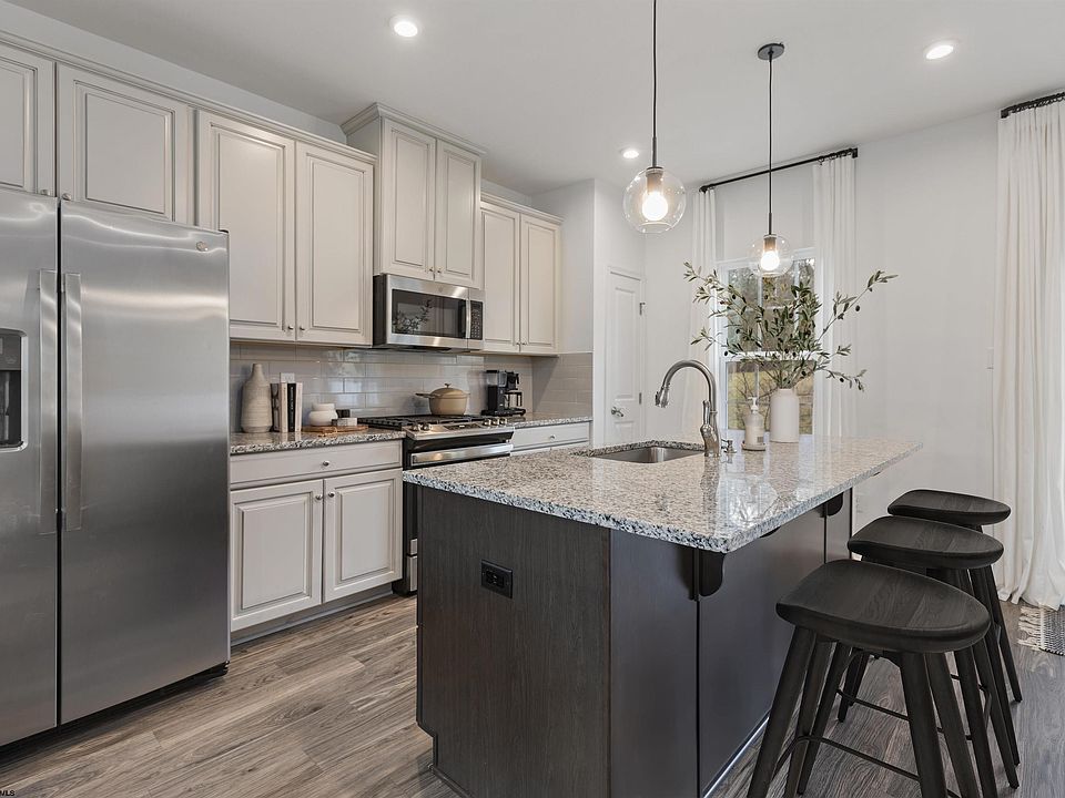 211 Stonehurst Dr, WV 26501 Zillow