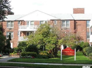 120 Morris Ave, Rockville Centre, NY 11570