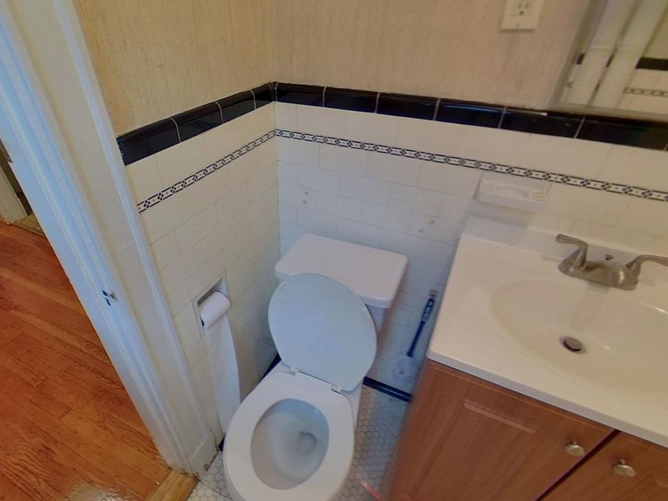 2nd image of 53 Fellsway W #22CB