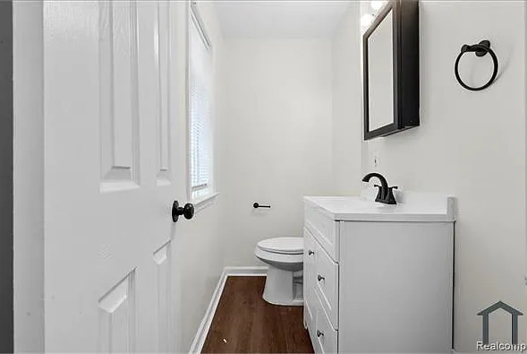 17217 Plainview Ave — Photo 11