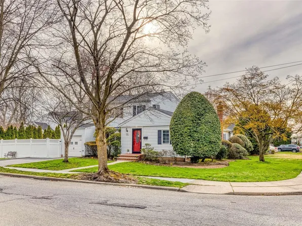 1502 Earl Road, Wantagh, NY 11793