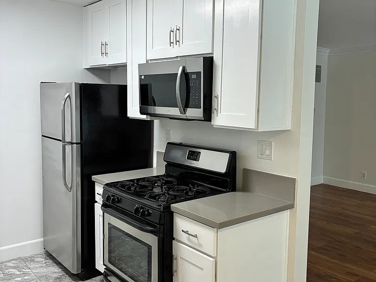 105 S Hayworth Ave #2 — Photo 6